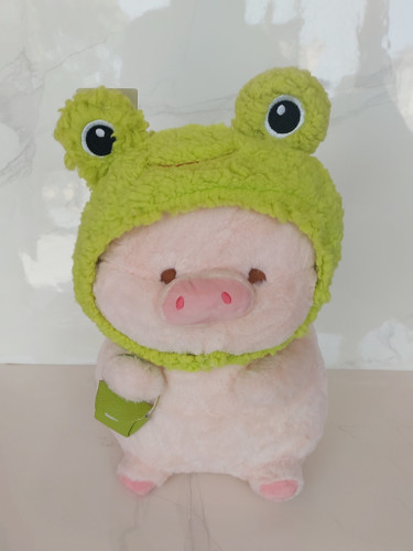 عروسک خوک کیف وکلاه دار