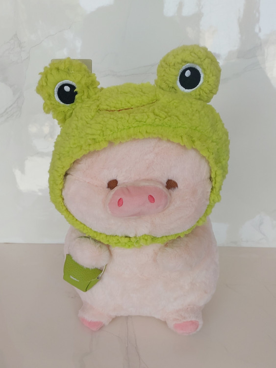 عروسک خوک کیف وکلاه دار