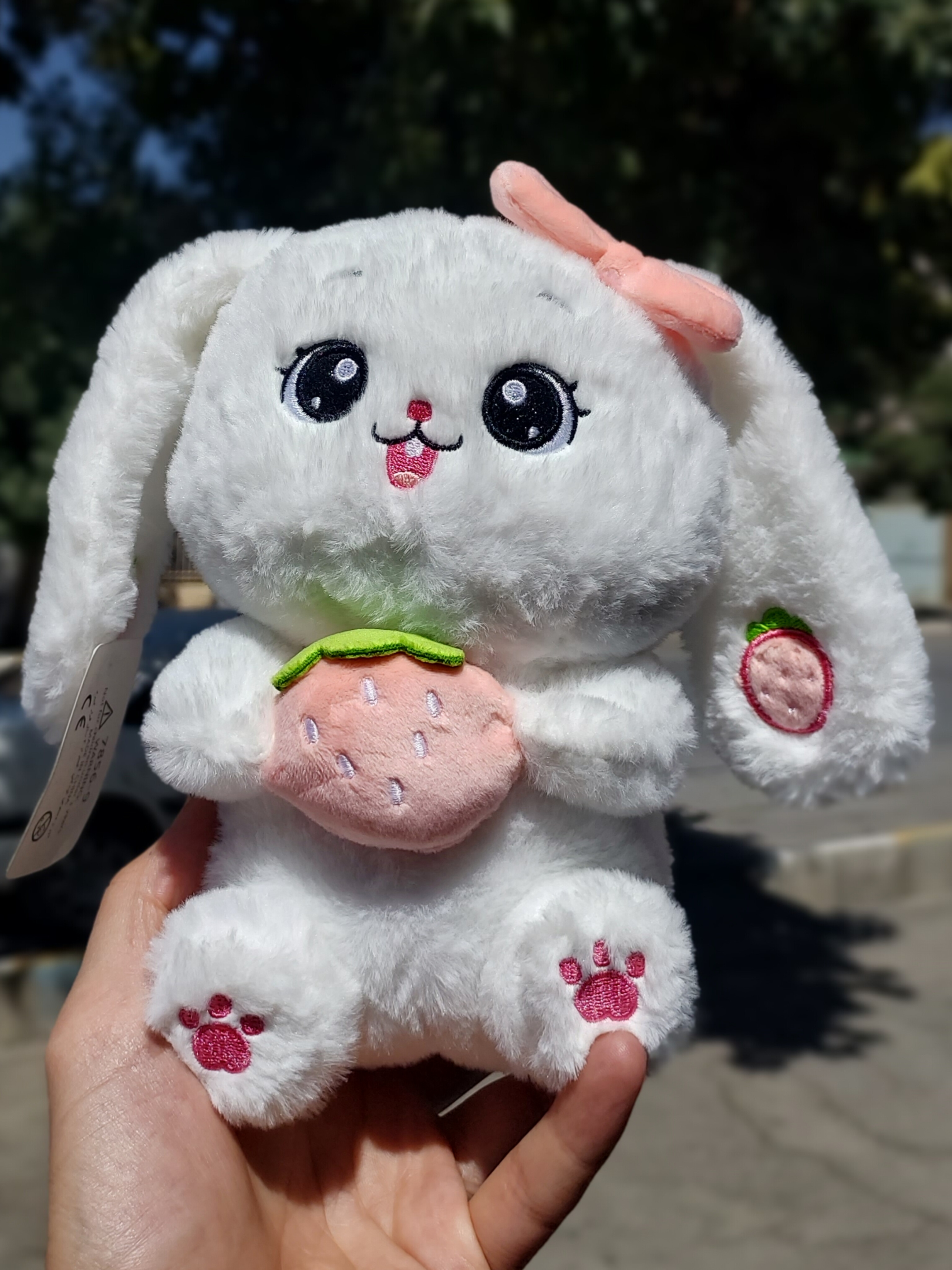 عروسک خرگوش توت فرنگی بدست